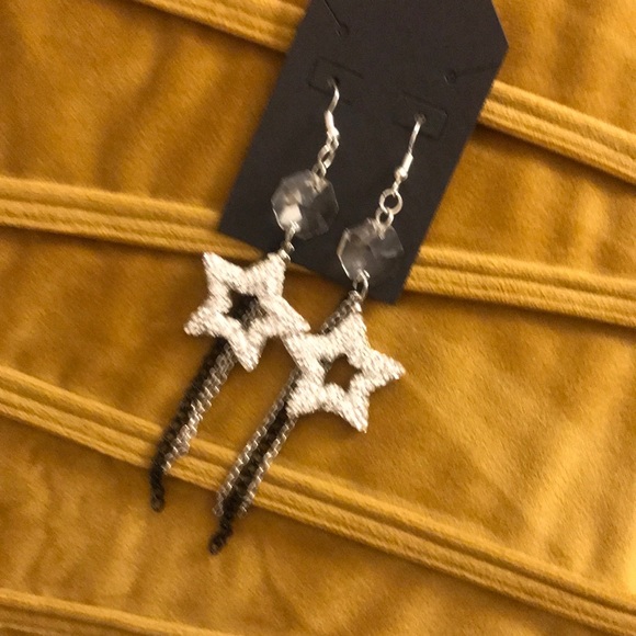 love, Savvy Rhinestone Stars Chained Earrings - Picture 2 of 4